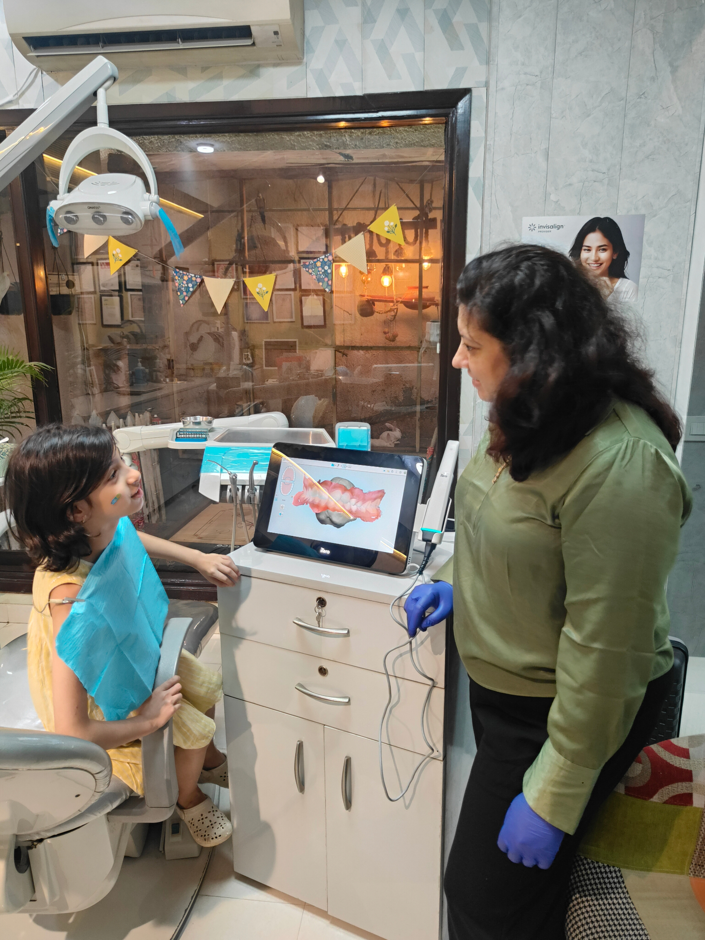 Dr. Nisha Bali showing a child her iTero 3D scan